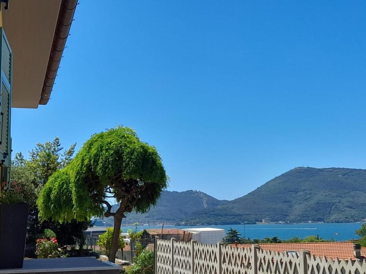 Atena La Spezia Bagian luar foto