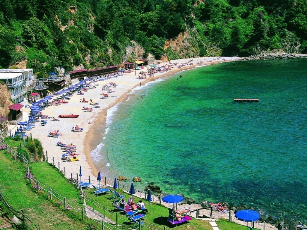 Atena La Spezia Bagian luar foto