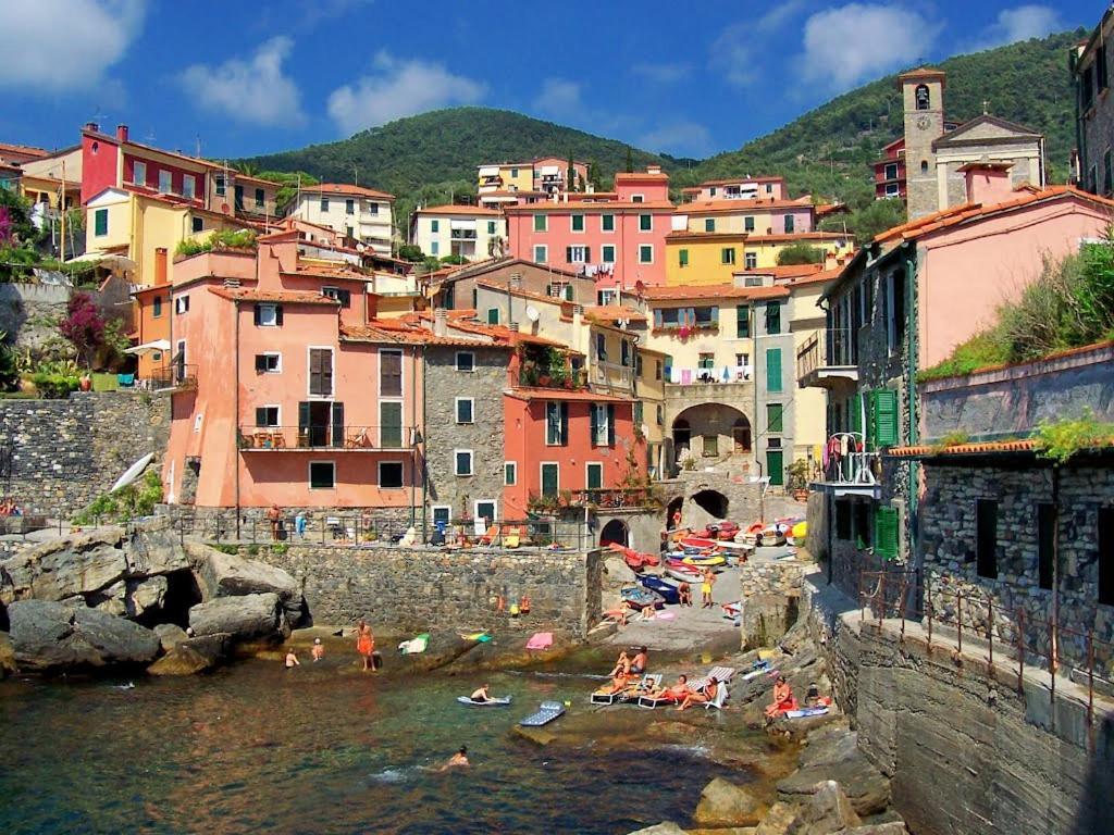 Atena La Spezia Bagian luar foto