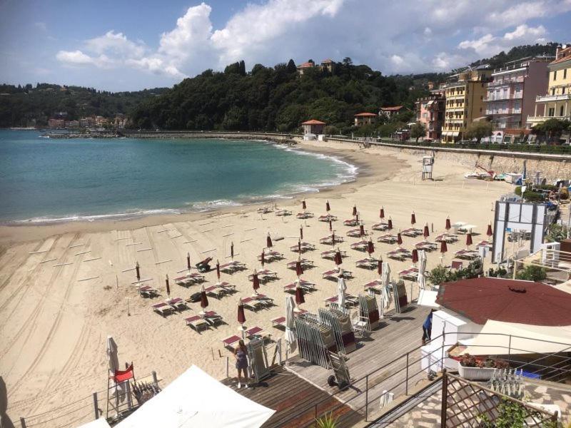Atena La Spezia Bagian luar foto